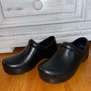 Women’s  Size 5 Nursing Scrub Shoes